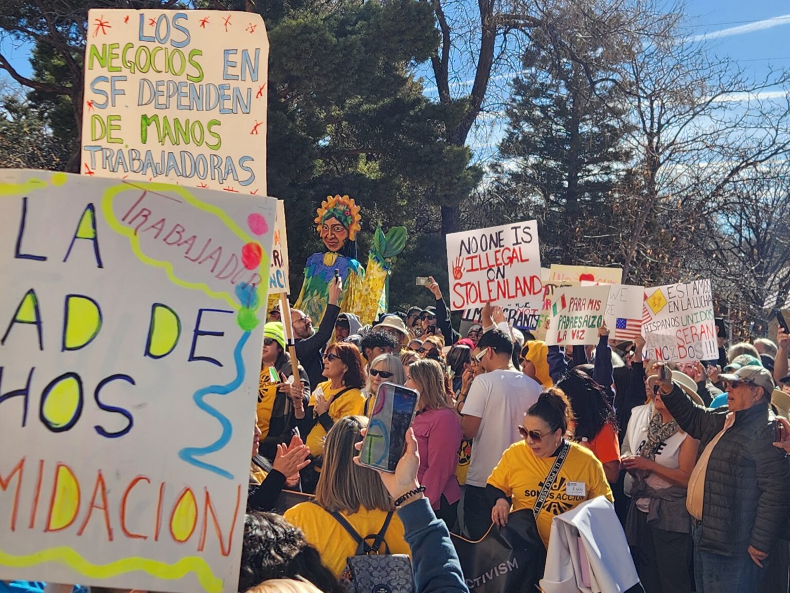 protest against illegal immigration outside courthouse in new mexico