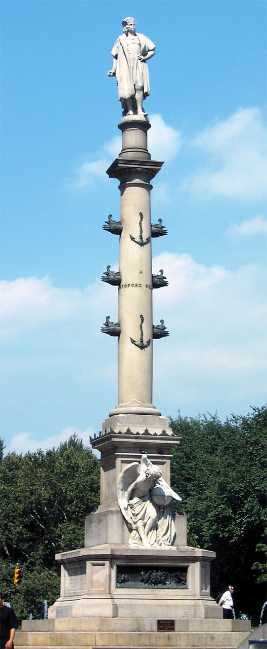 Columbus statue in town square