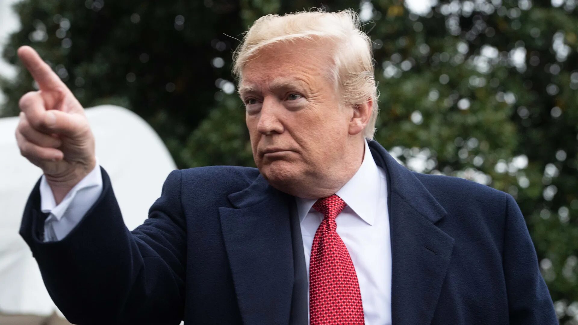 donald trump pointing finger
