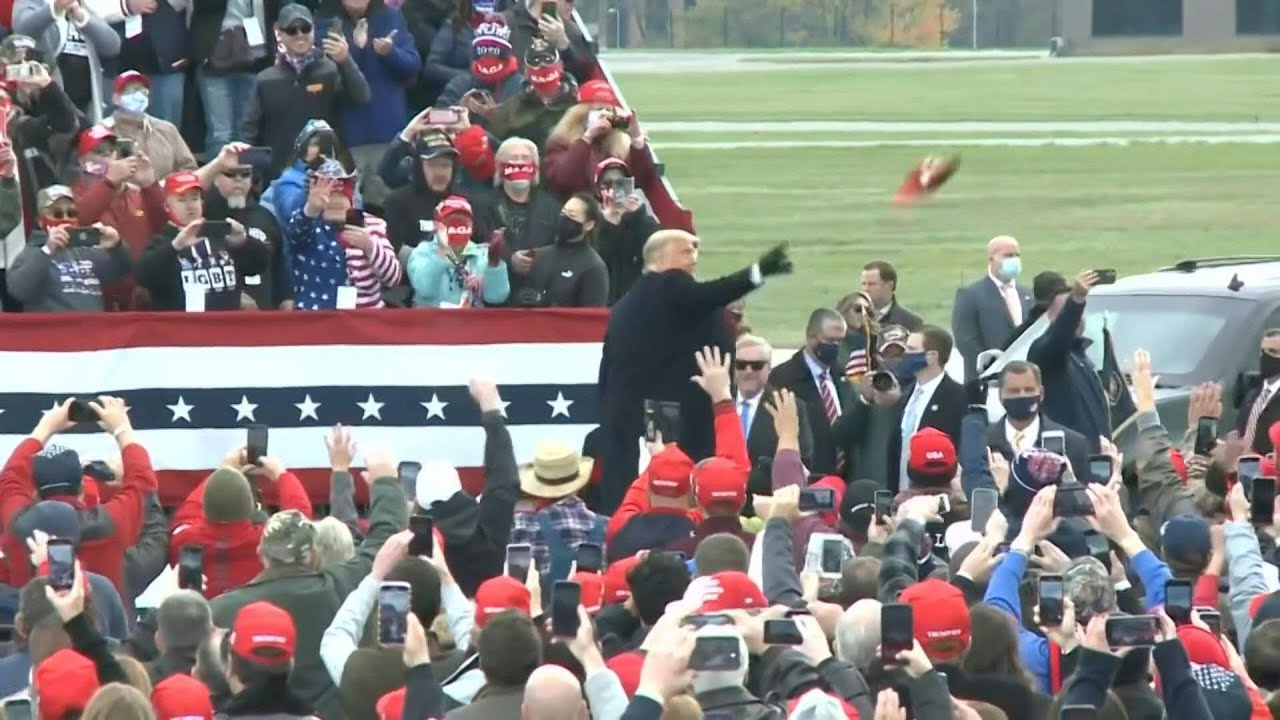 trump throwing maga hats into audience