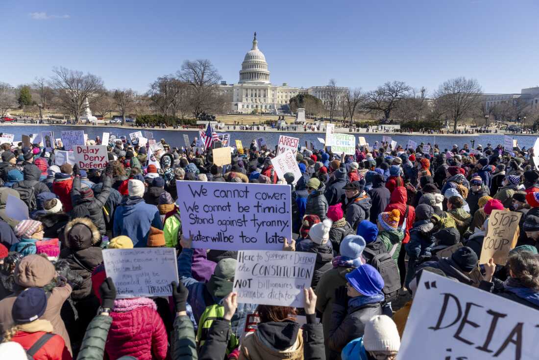 immigration protest being met with pro-trump counter protest in washington dc