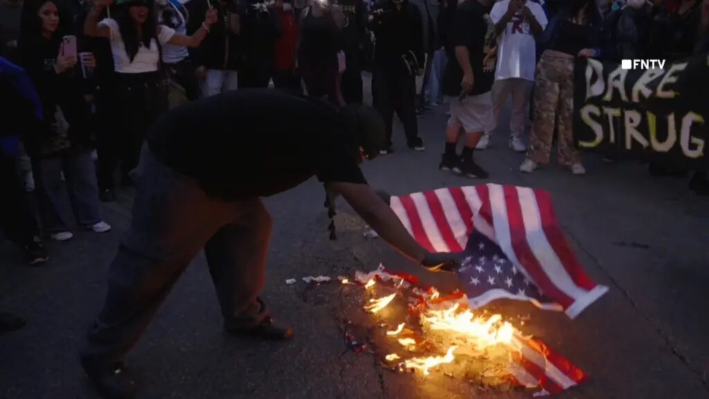 la protesters burning american flags in the streets