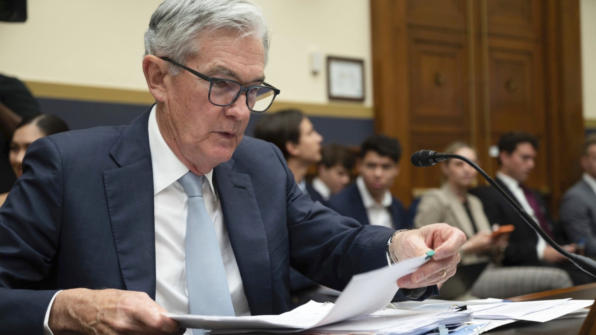 Jerome Powell sitting before Congress during testimony