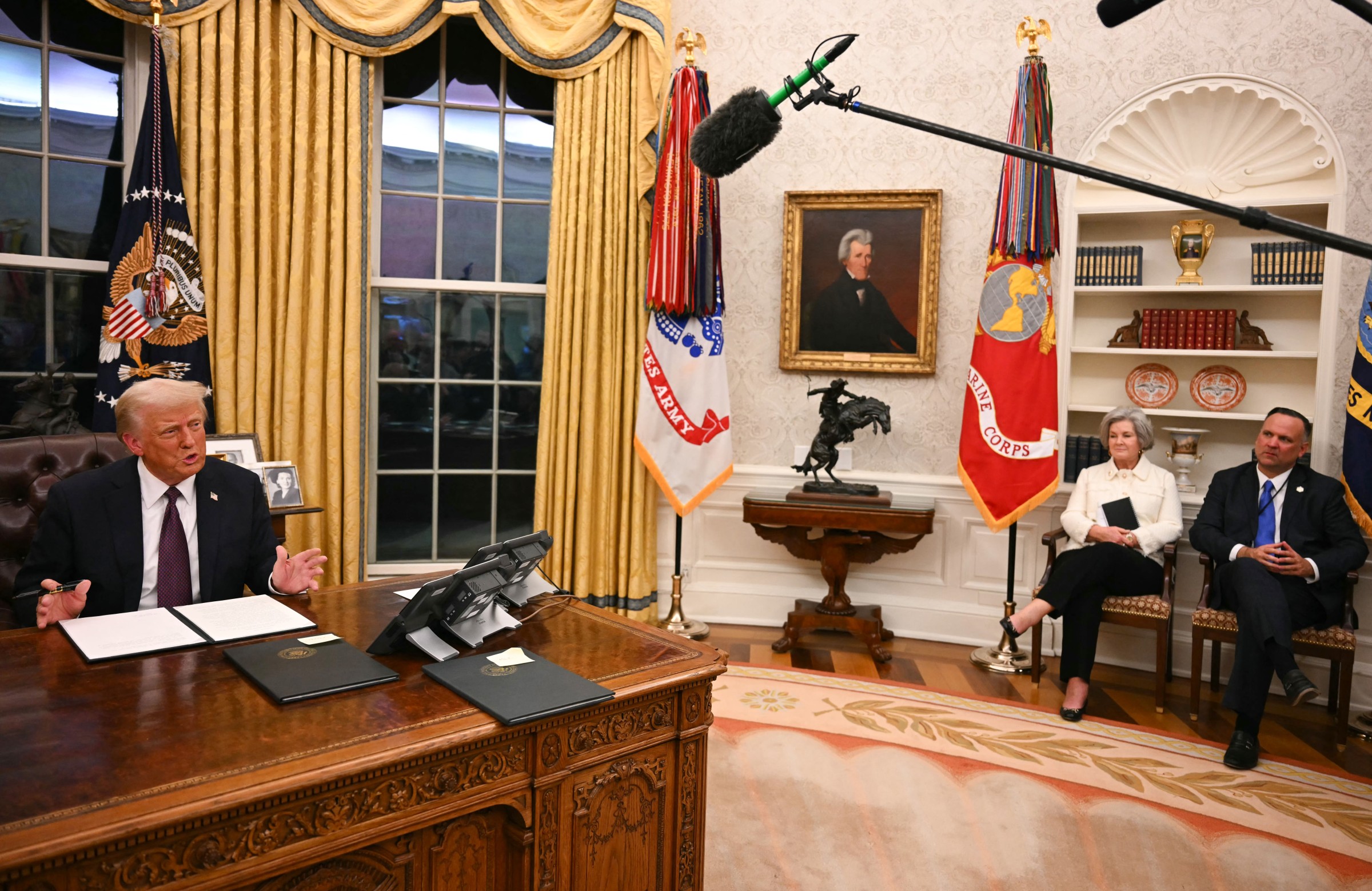 Donald Trump in Oval Office