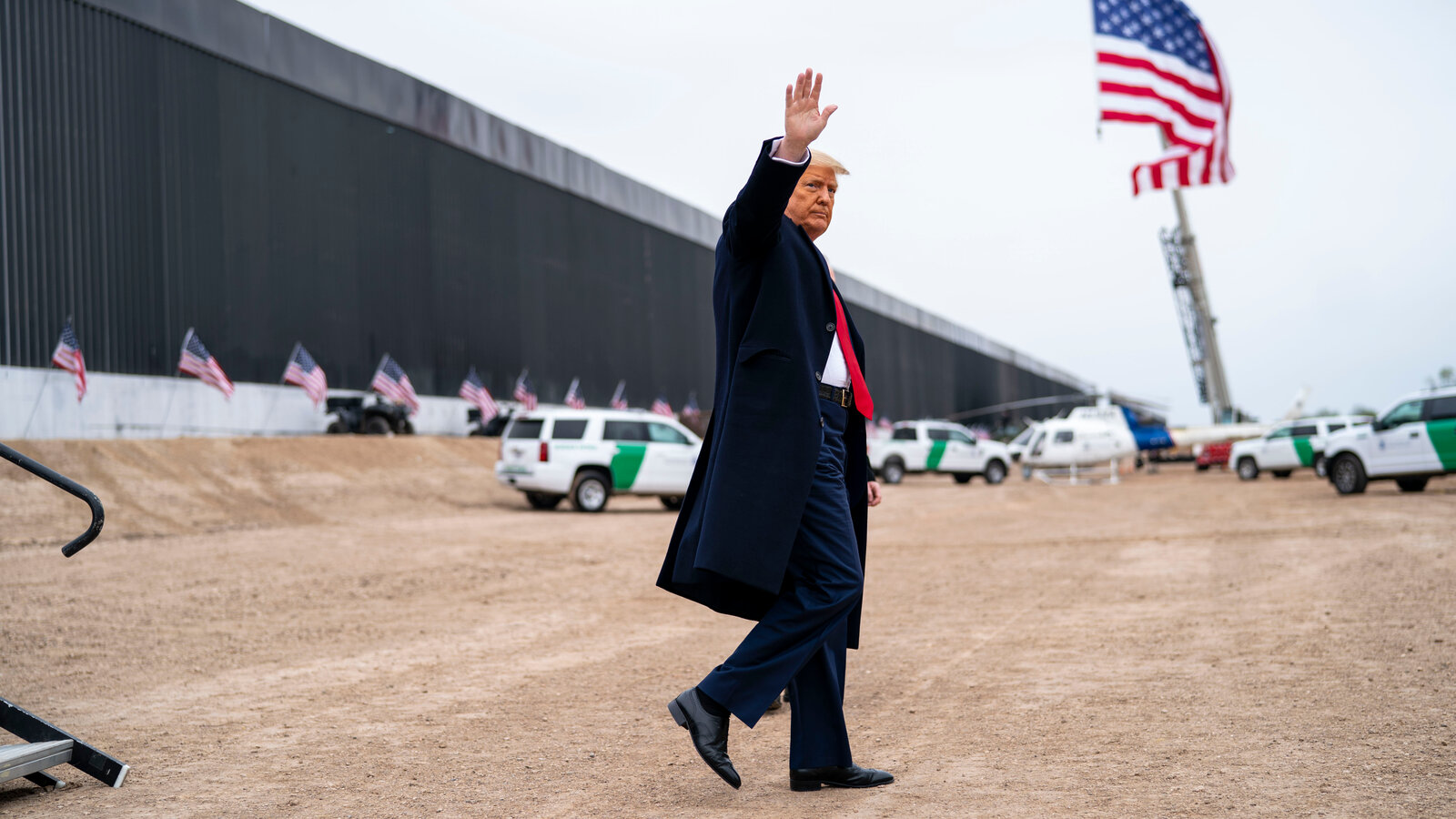 donald trump in front of the southern us border