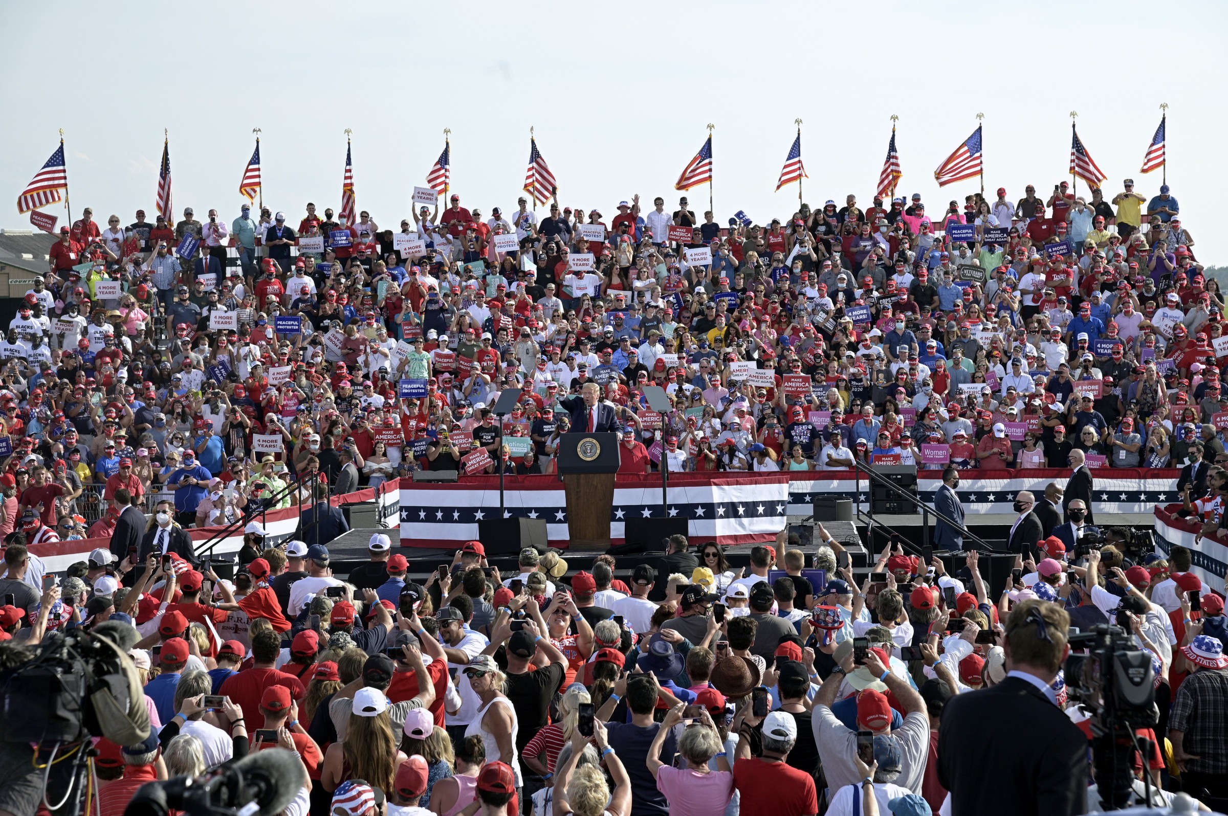 Trump rally crowd