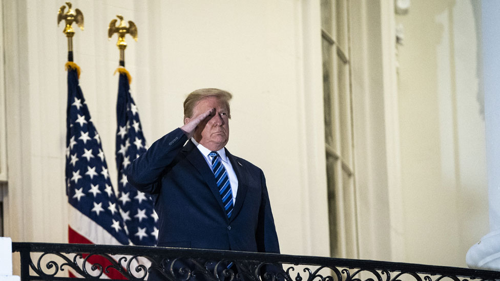 donald trump saluting on white house balcony