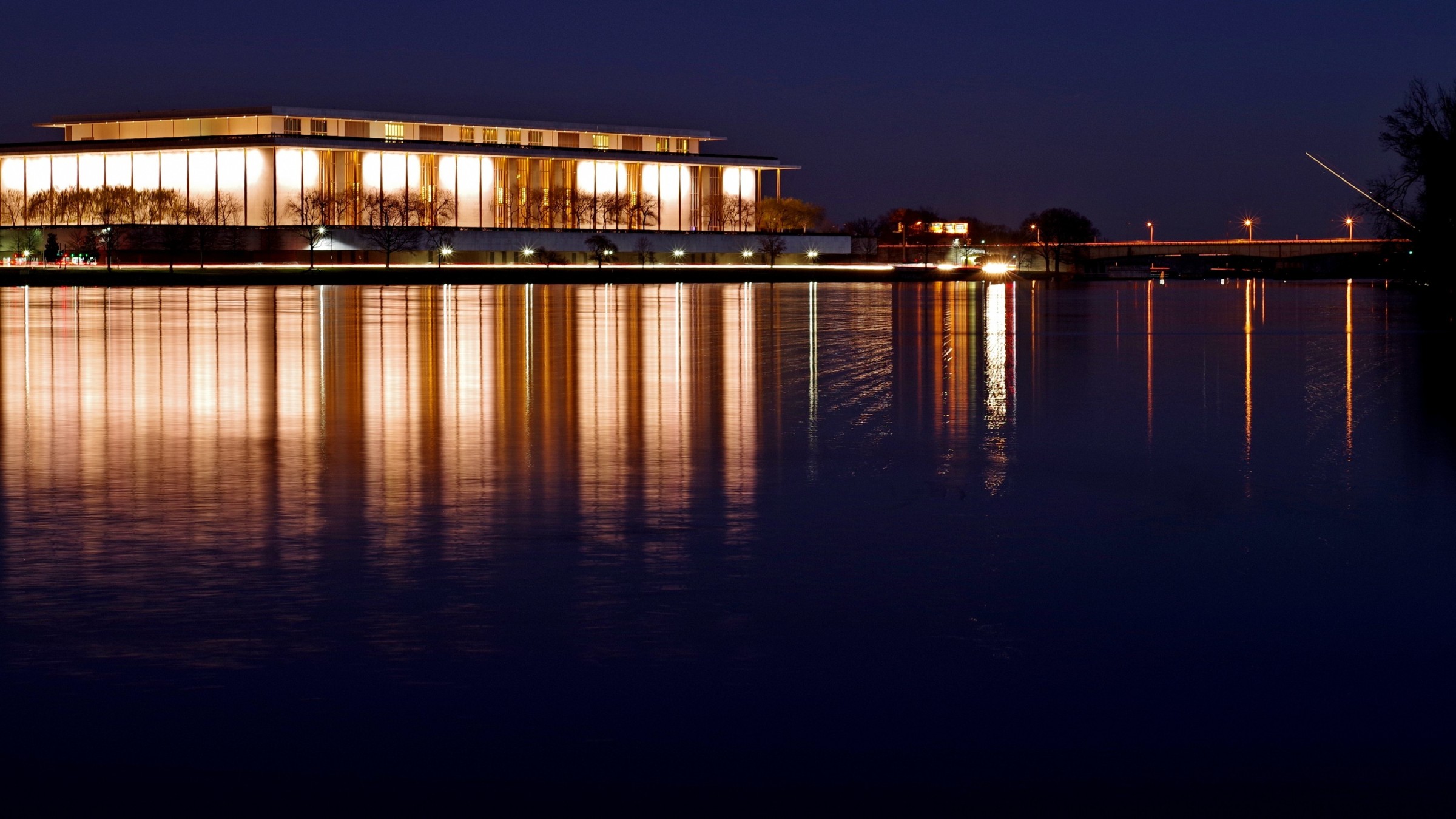 the kennedy center at night
