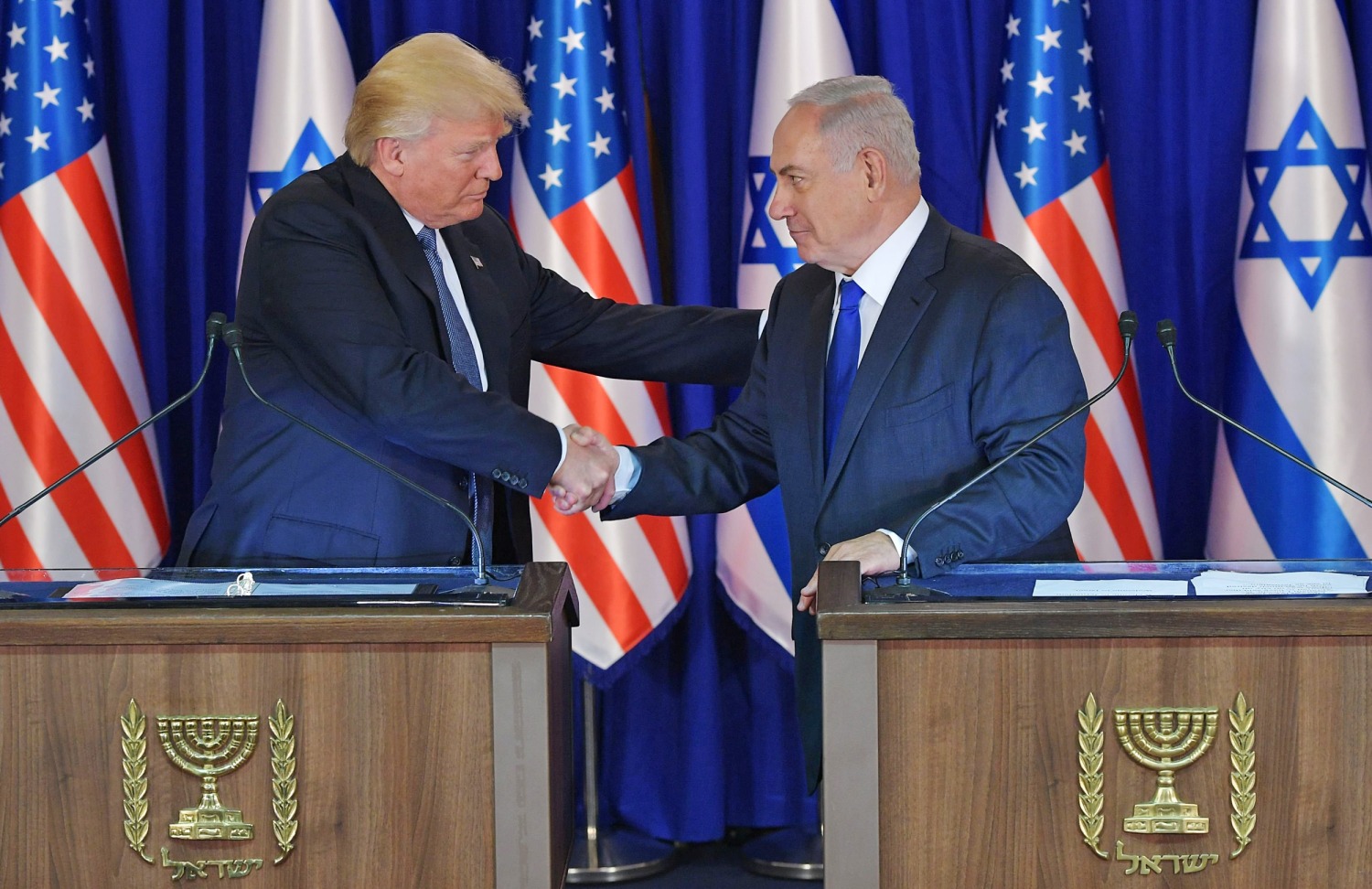 trump and netanyahu shaking hands