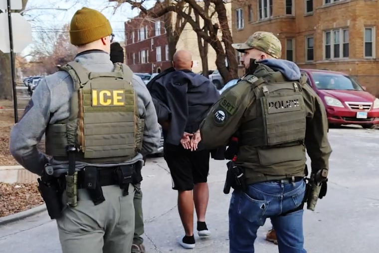 ice officers in chicago