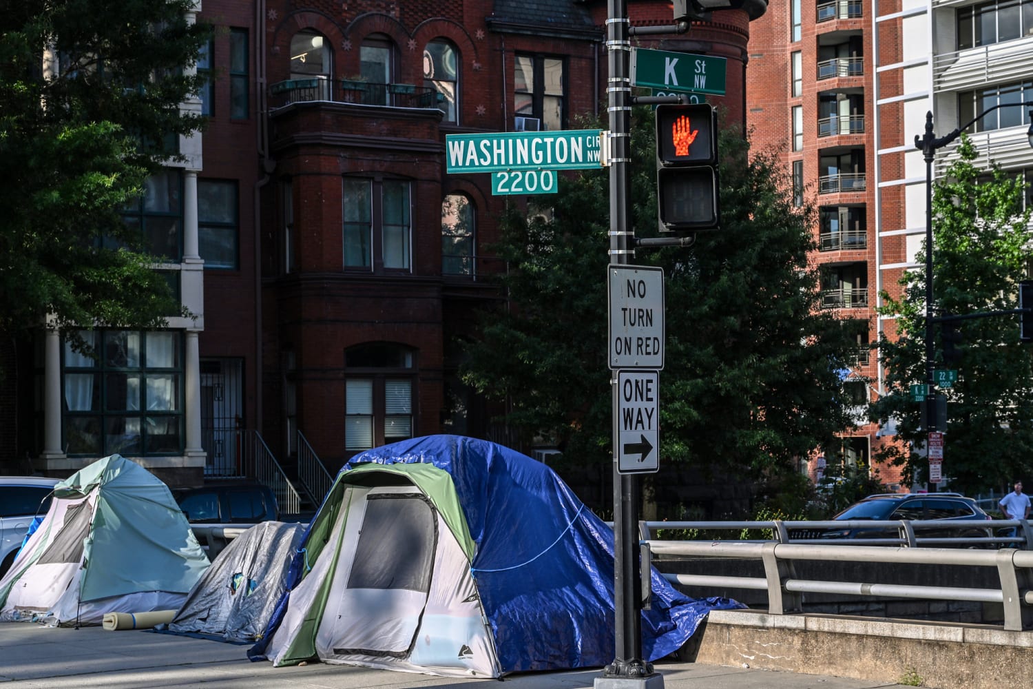 streets of wahsington d.c. with homeless people in early 2025