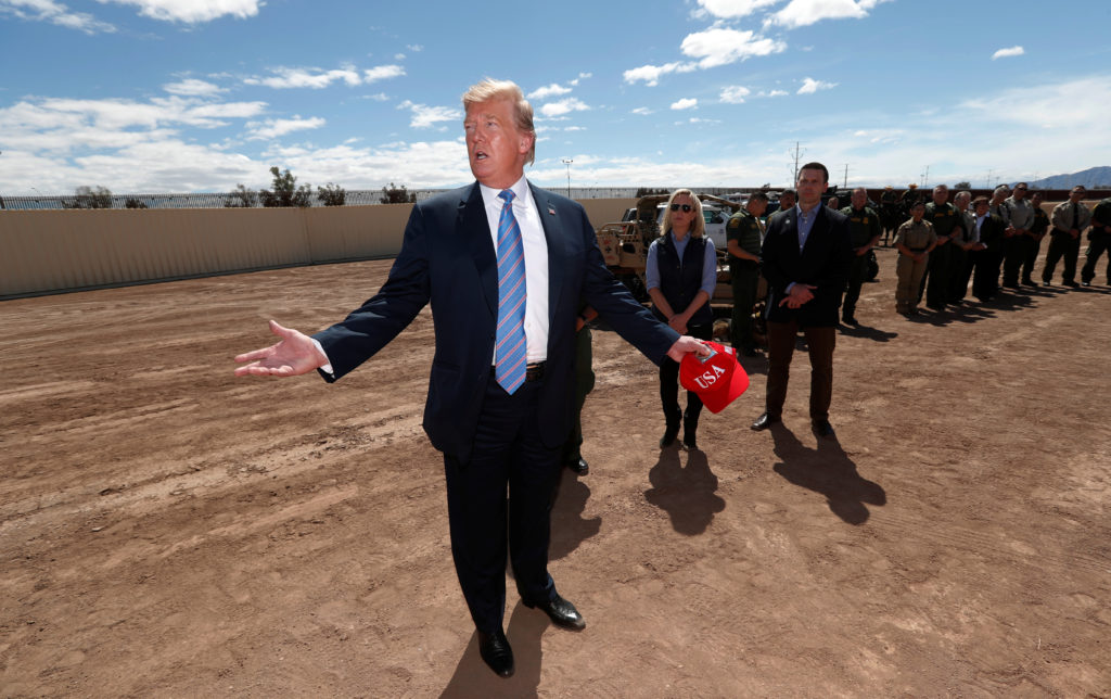 donald trump visiting the us/mexican border
