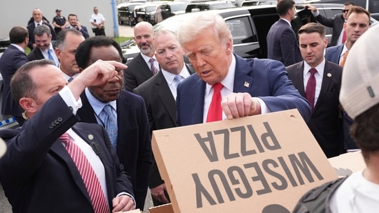 donald trump eating pizza with federal officers in washington d.c.