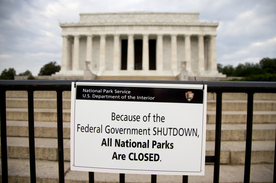 national park closed sign due to government shutdown