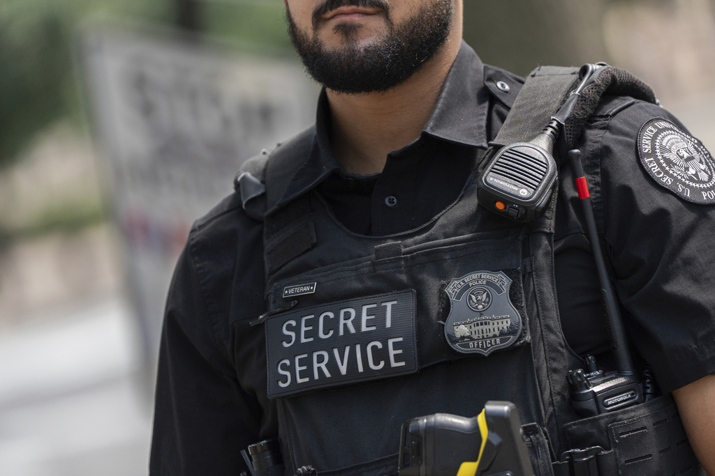 U.S. Secret Service agents, looking vigilant