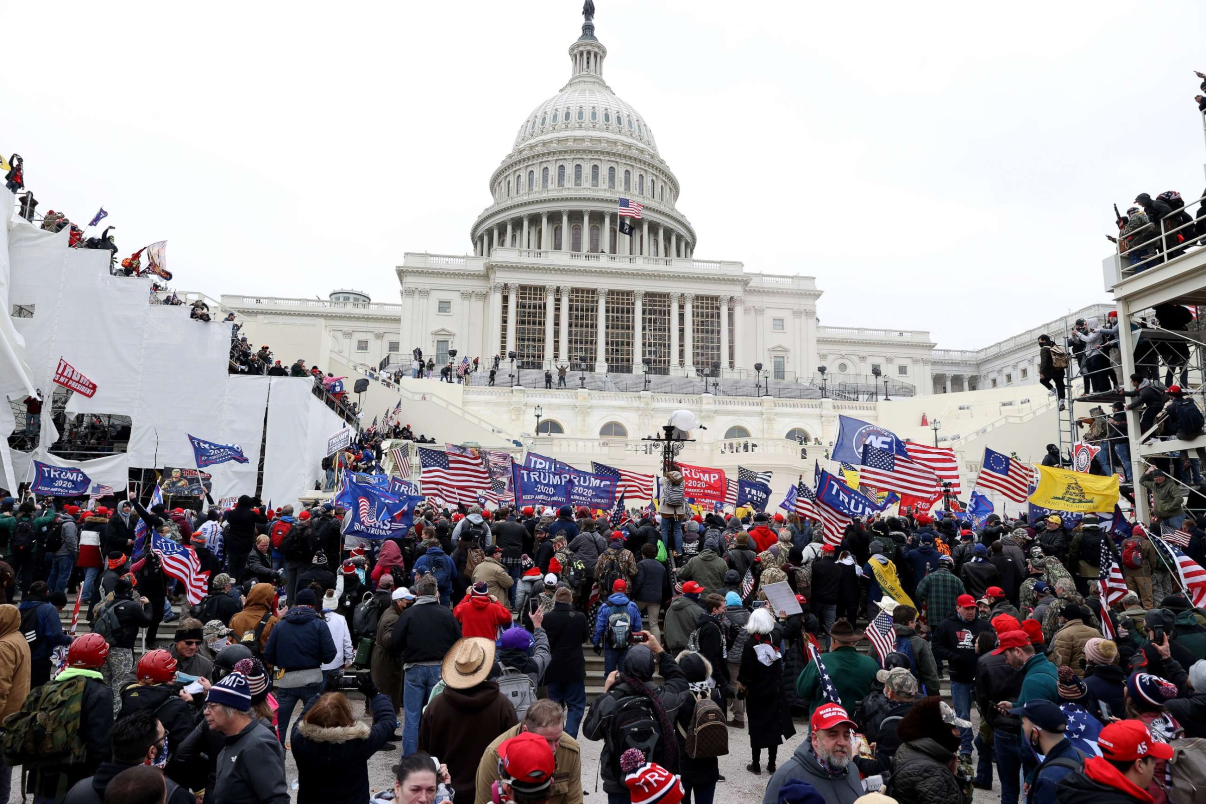 Crowd outside US Capitol January 6 2021