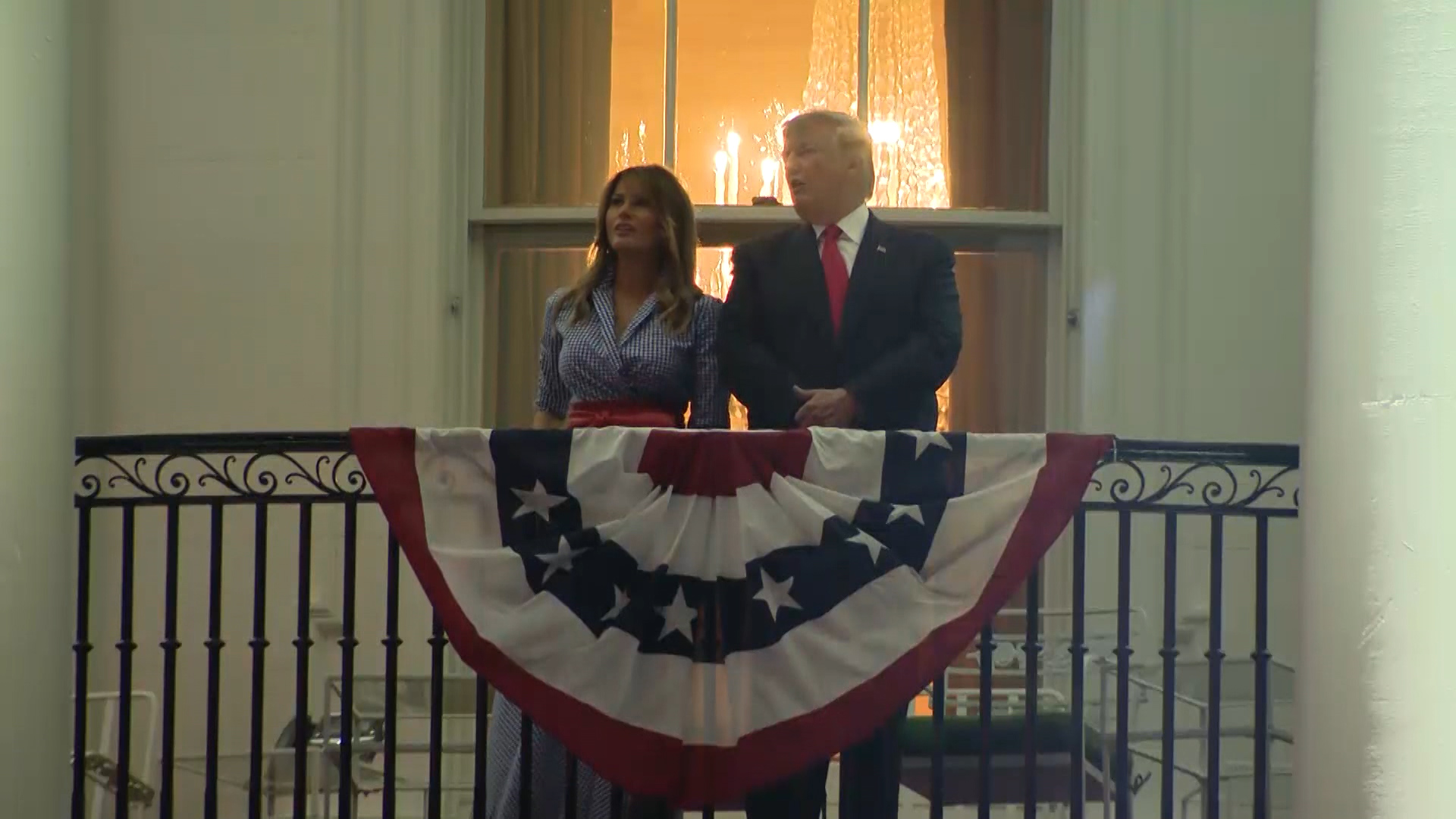 melania trump on white house balcony